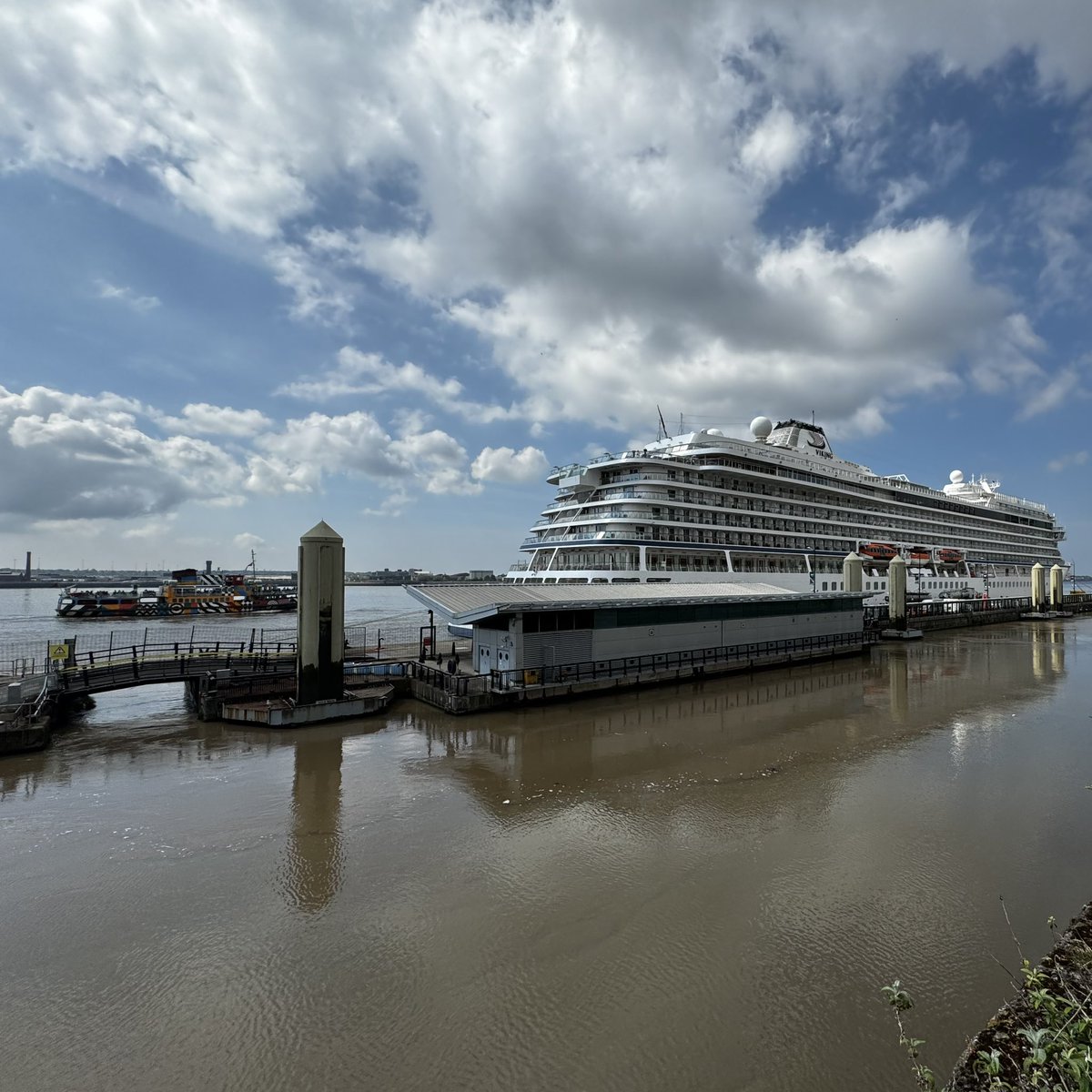 A big welcome to Viking Cruises’ Viking Saturn and her passengers to Liverpool Cruise Port today. It’s been a glorious day weather-wise. We look forward to welcoming you back again soon.

#cruiseaddict #lovecruising #cruiselife #cruisevlogger #cruisevlog #holiday #travel