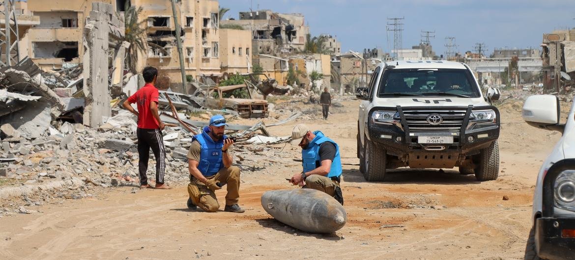 🇺🇳 UN mine action experts warned on Monday that even when current hostilities end, the risk remains lethally high for civilians in #Gaza from unexploded weapons and contaminated rubble throughout the devastated enclave. ⤵️ news.un.org/en/story/2024/…