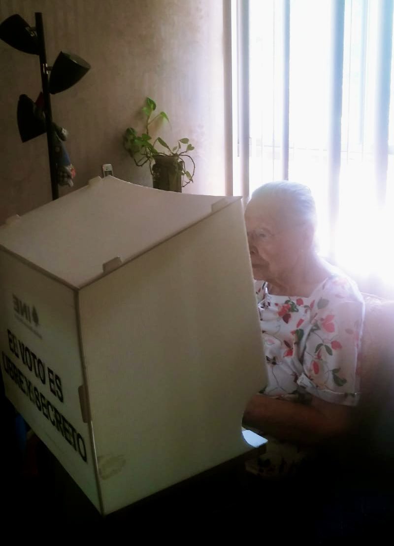 Ejerciendo su #derechoalvoto por discapacidad @INEMexico #VotoAnticipado #Elecciones2024Mx