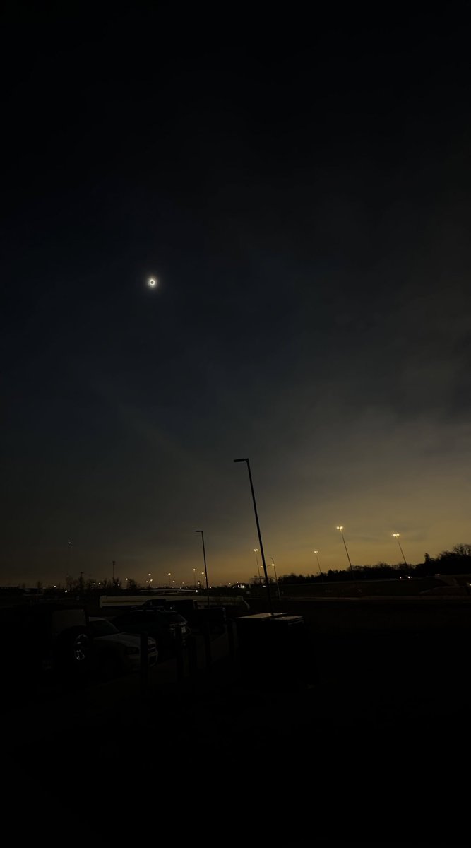 ameliadaisy96's tweet photo. full totality - super cool experience ◡̈
#nightlife https://t.co/ovh8PBUBIV