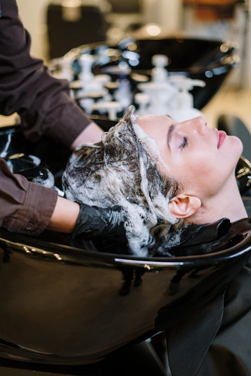 #HairCareTip: Maintain your hair's natural oils by limiting washing to 2-3 times weekly. Overwashing can strip away essential oils, leading to thinner-looking hair. Keep a healthy balance for vibrant, beautiful hair.