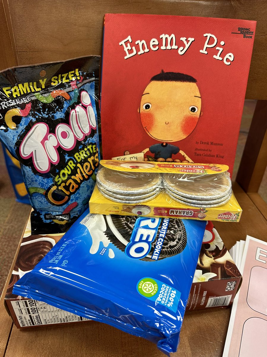Ready to read and make “Enemy Pie”! Thank you @LibrarianLopez and @FieldsFalcons for the opportunity to read to your students ❤️