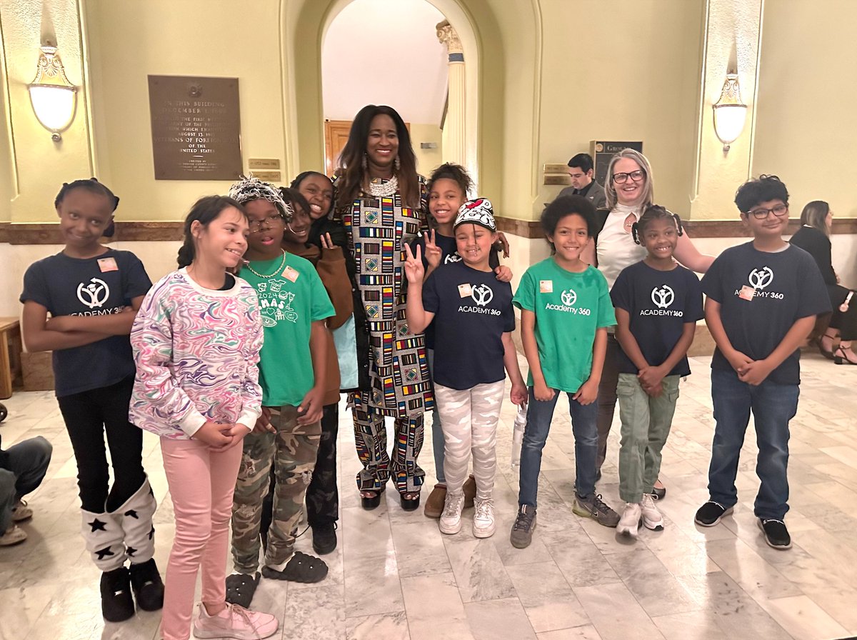 Meeting students from Academy 360 today at the Capitol!