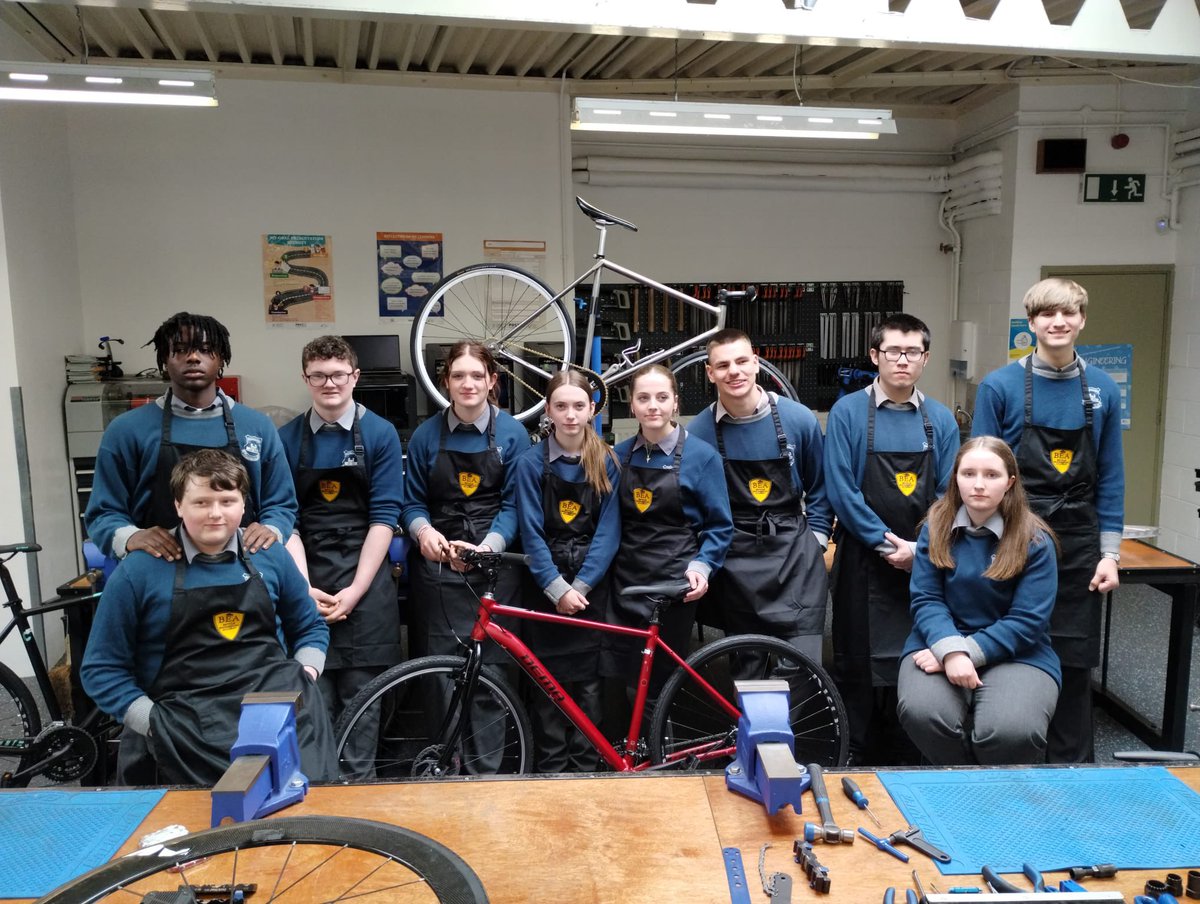 TY students got the opportunity to turn theory in practice today following a 3 week online module with the Bicycle Engineering Academy. Students got to learn and demonstrate life long skills while being guided along the way by Marty and his team.