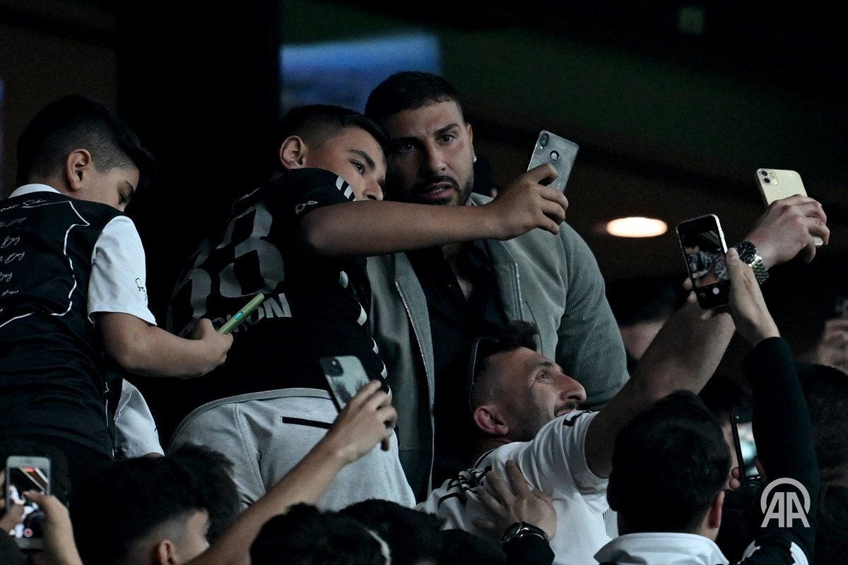 Beşiktaş'ın eski oyuncusu Ricardo Quaresma, MKE Ankaragücü maçını tribünden izliyor.