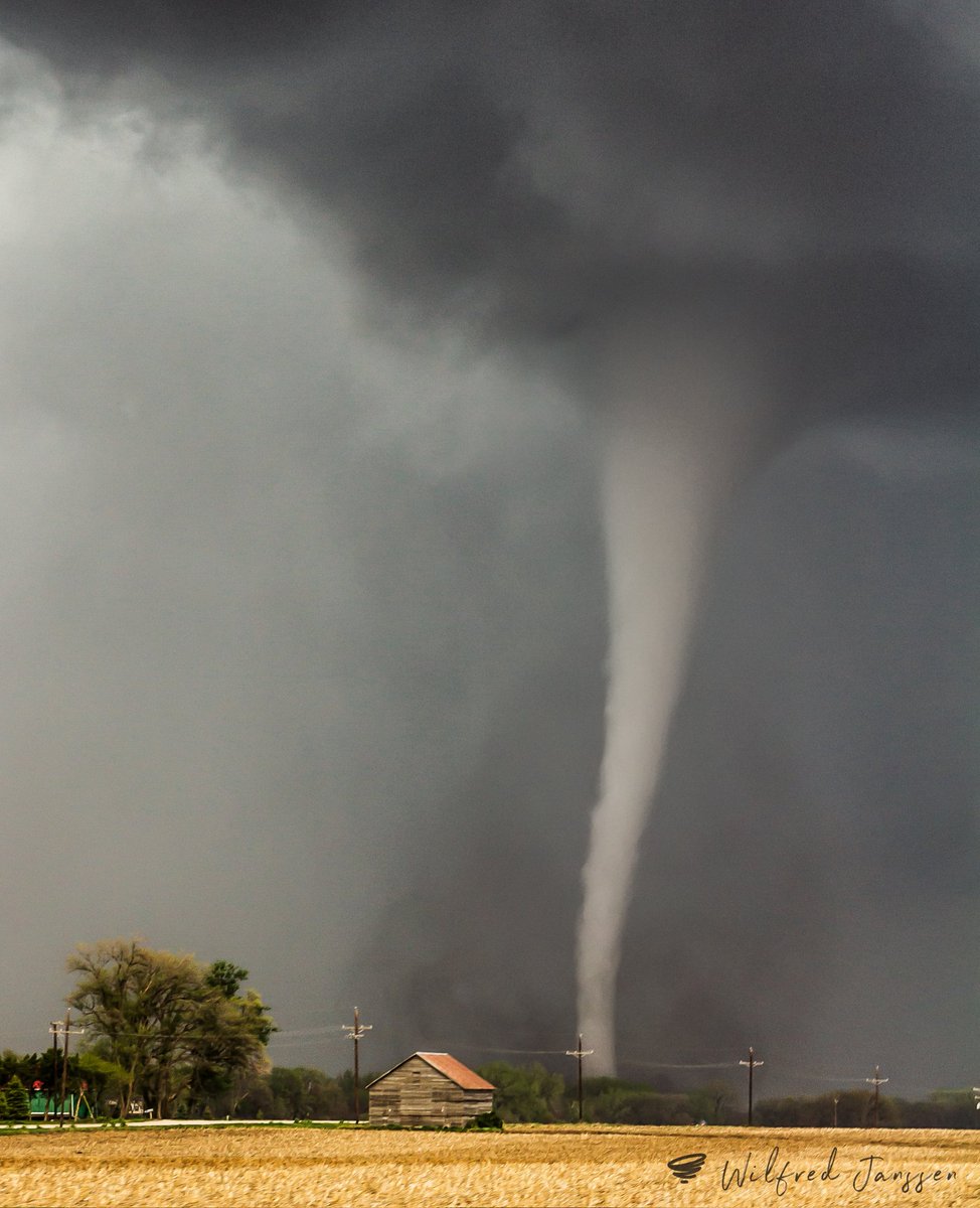 Steady processing all photos from our #stormchasing trip last month. Still a lot to go, but it's worth it!

#Tornado just Northeast of Waverly, NE. April 26th 2024

#newx #wxtwitter

<a href="/ReedTimmerUSA/">Reed Timmer, PhD</a> <a href="/NWSOmaha/">NWS Omaha</a>