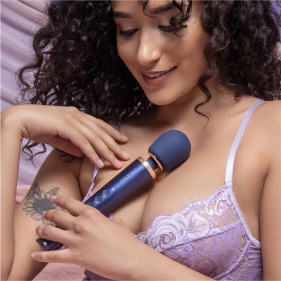 Introducing our adorable Petite Rechargeable Massager💫 Compact, cute, & oh-so-effective, this little gem is here to melt away stress & tension wherever you go🌸 ohsensa.com/products/petit…

#massager #stressrelief #SelfCare #ohsensa #bodymassage #bodyhealth #wellness #relaxingtime