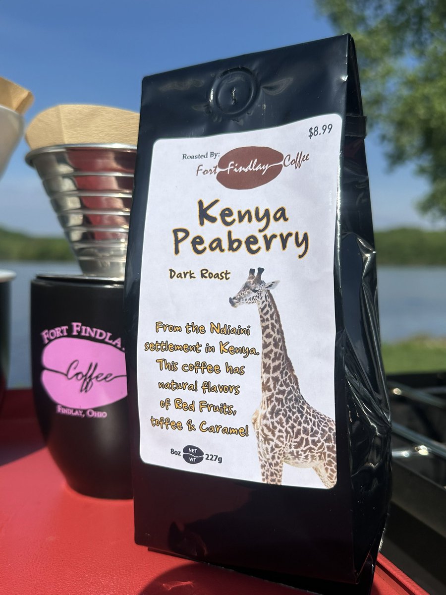 Took a minute to relax and smell the coffee! It was a great excuse to taste test a new Kenya Peaberry!

#fortfindlay #fortfindlaycoffee #fortfindlaydoughnuts #findlayohio #shoplocal #supportsmallbusiness #kenyacoffee