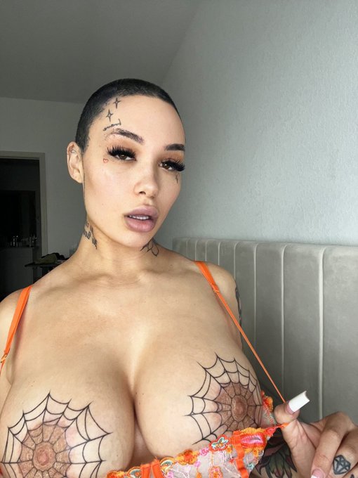 i hair rn isn&rsquo;t that crazzeeee 👩🏼&zwj;🦲 https://t.co/ATSx2UXRSy