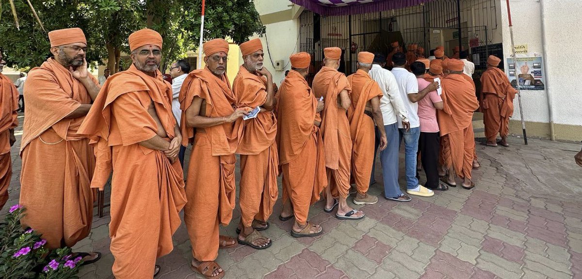 Pic of the day ❤️ Sadhus waiting in line to caste vote 🙏