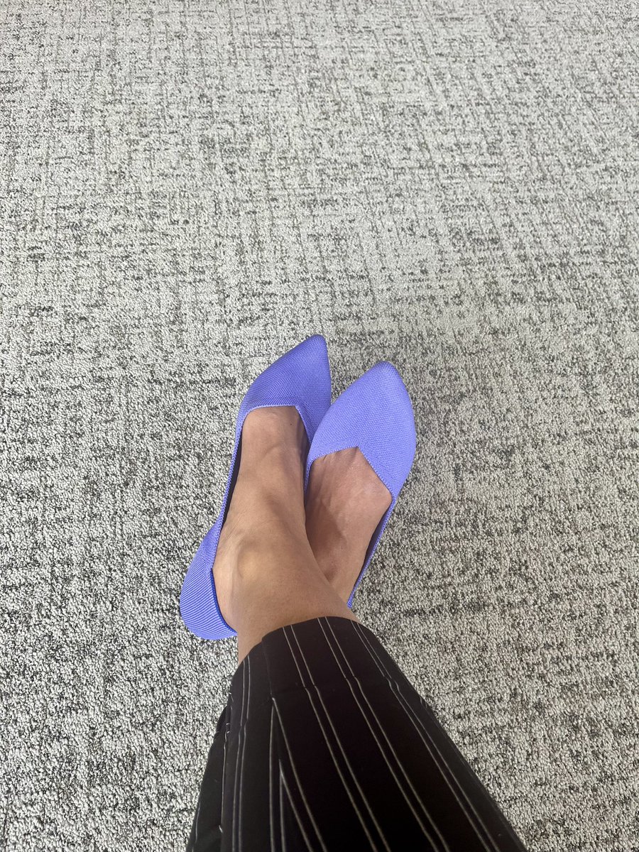 Discussed a case of Lupus Podocytopathy in Rheum-Renal Conference today while wearing my Lupine Points from @rothys! Representing for #LupusAwarenessMonth #RheumTwitter