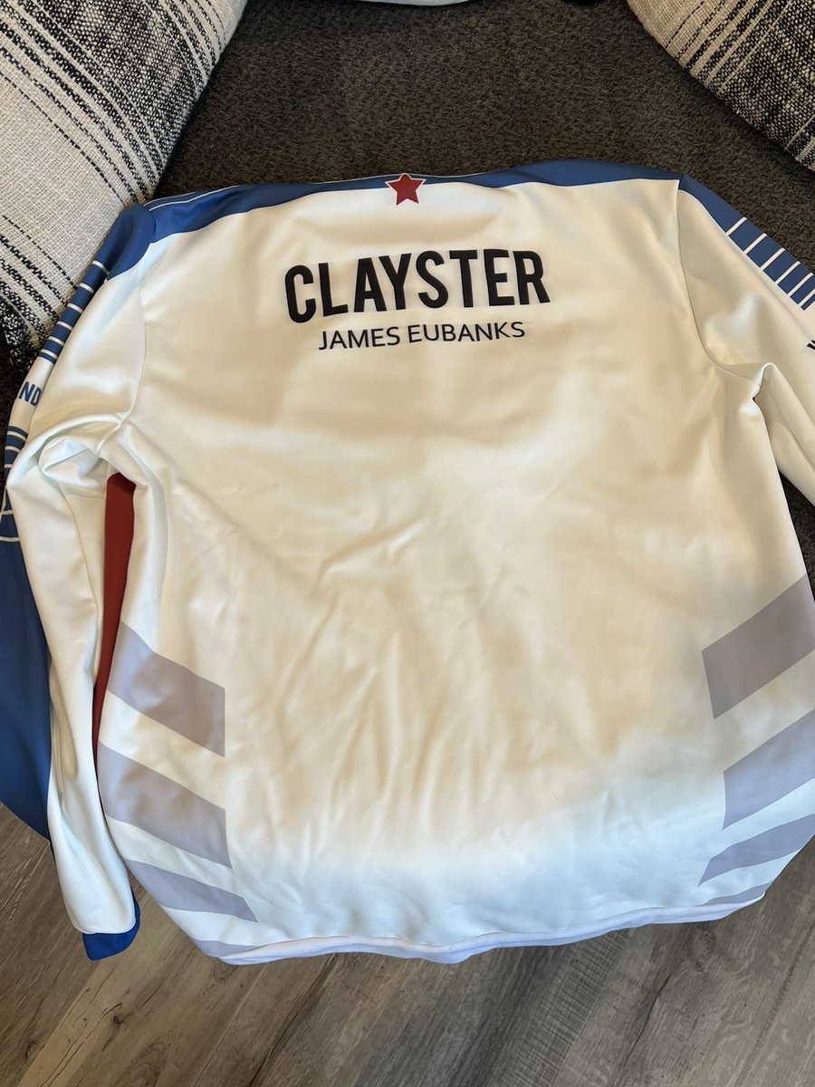 MASSIVE shoutout to @Potthoff for the throwback eUnited @Clayster hoodie 

This thing is sick