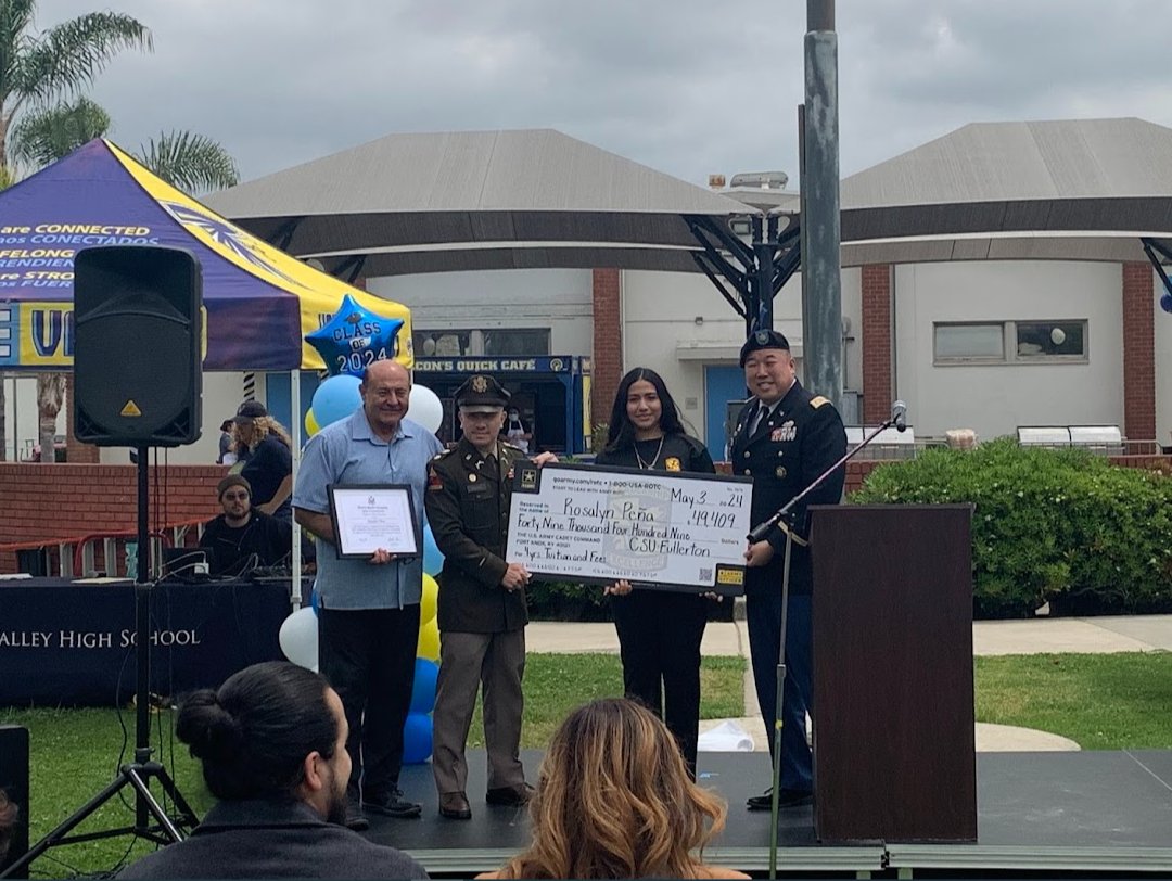 Meet Rosalyn Peña—an outstanding young leader and a recipient of the Army's ROTC College Scholarship! A senior at Valley High School, Rosalyn is the first @SantaAnaUSD student to receive this award in 10 years. She represents the future of our community—congratulations, Rosalyn!