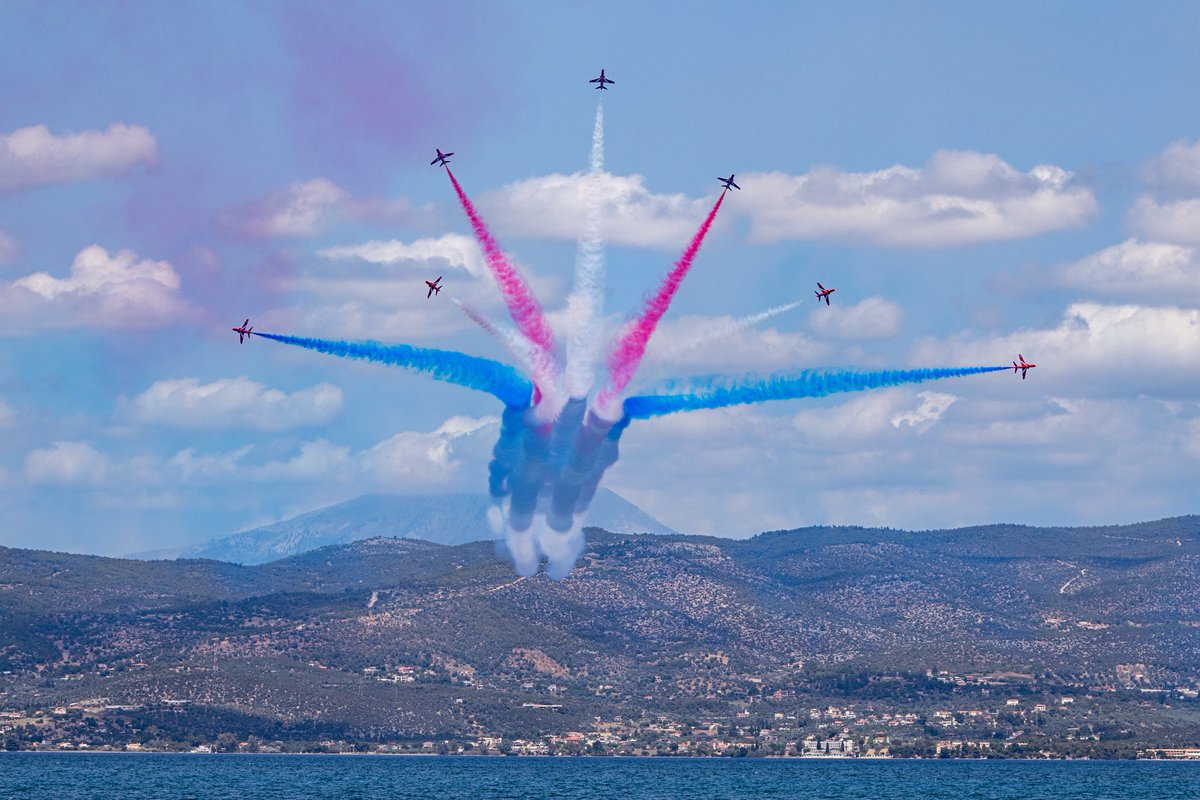 Vixen Break @rafredarrows #redarrows #springhawk