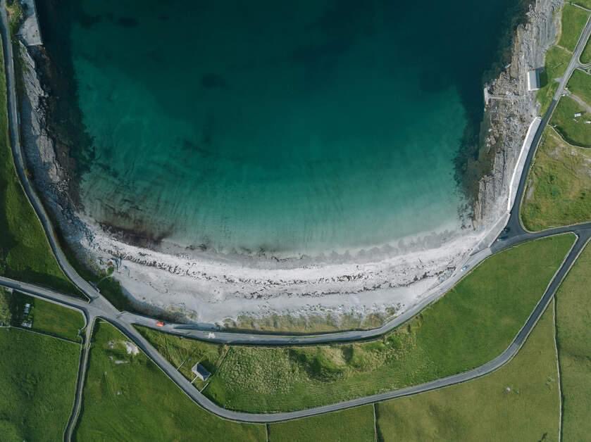 With sunshine expected on Monday, this is what #bankholiday weekends should look like 🏝️☀️😎- Kilmurvey Beach, Inis Mór