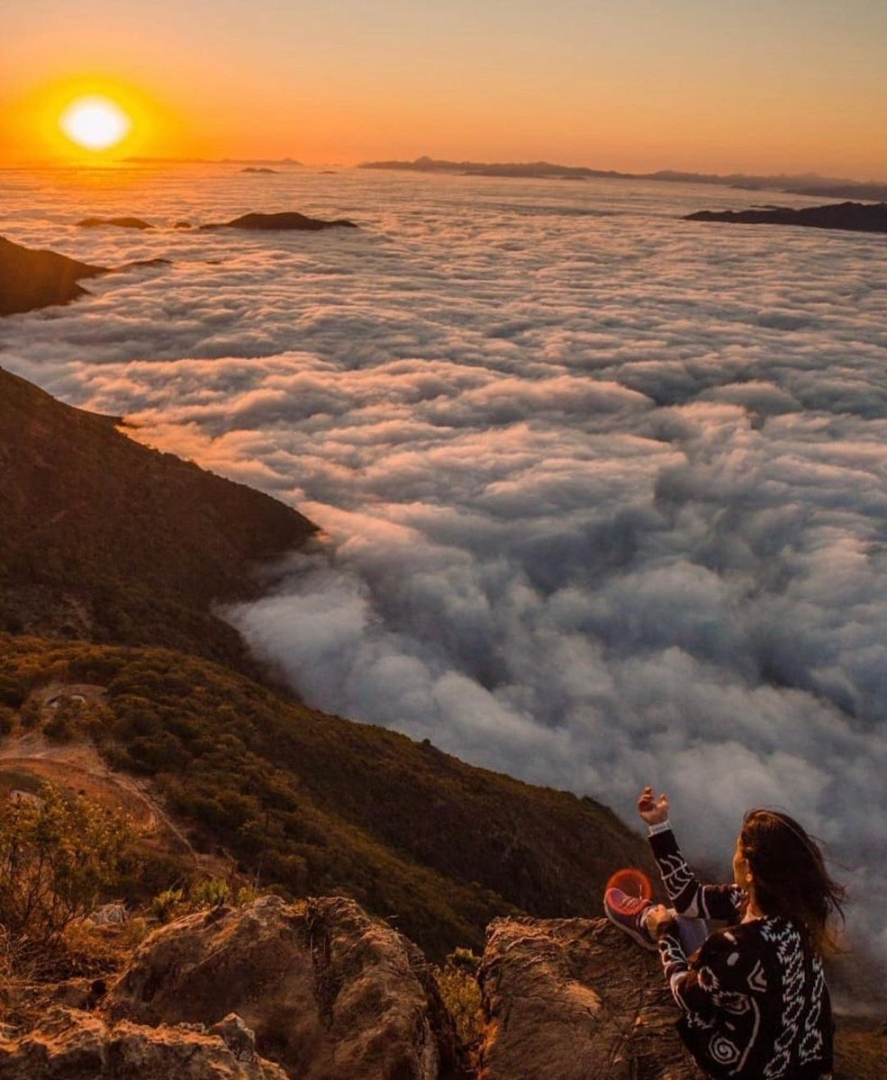 ¡Buenos días!☀️ 
Nada como empezar el día con la belleza de un mar de nubes en el Pueblo Mágico de Pinal de Amoles🌄
📷IG: feer.ruuiz