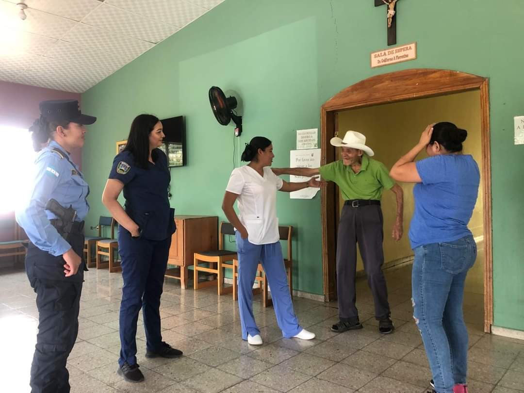 REALIZAMOS VISITA AL HOGAR DE ANCIANOS EN LA CIUDAD DE SANTA BÁRBARA, PREVIO A OTRAS ACTIVIDADES HUMANITARIAS. #YOSIRVOCONORGULLOAMIPAÍS