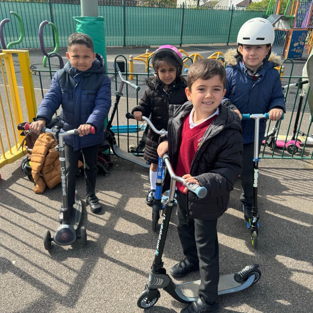 Last Friday, Year 2 pupils from Newnham Infant & Nursery School got wheeling thanks to some scooter- specific safety training organised by the council’s School Travel and Road Safety (STaRS) team The training, delivered by @for2feet, was thoroughly enjoyed by all the children.