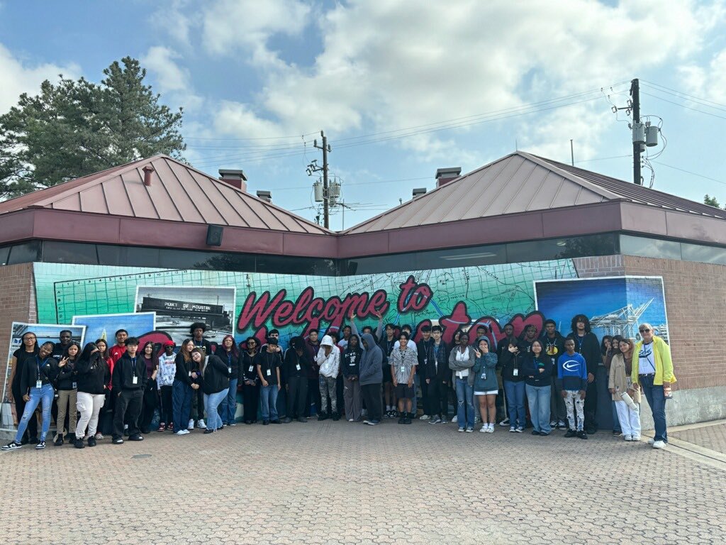 Today the Principle of Business students took a boat tour of the Port of Houston! They were able to learn about transportation, logistics, import and exports of the Houston Ship Channel! @AliefISD @ElsikNGCRams @Alief_Career