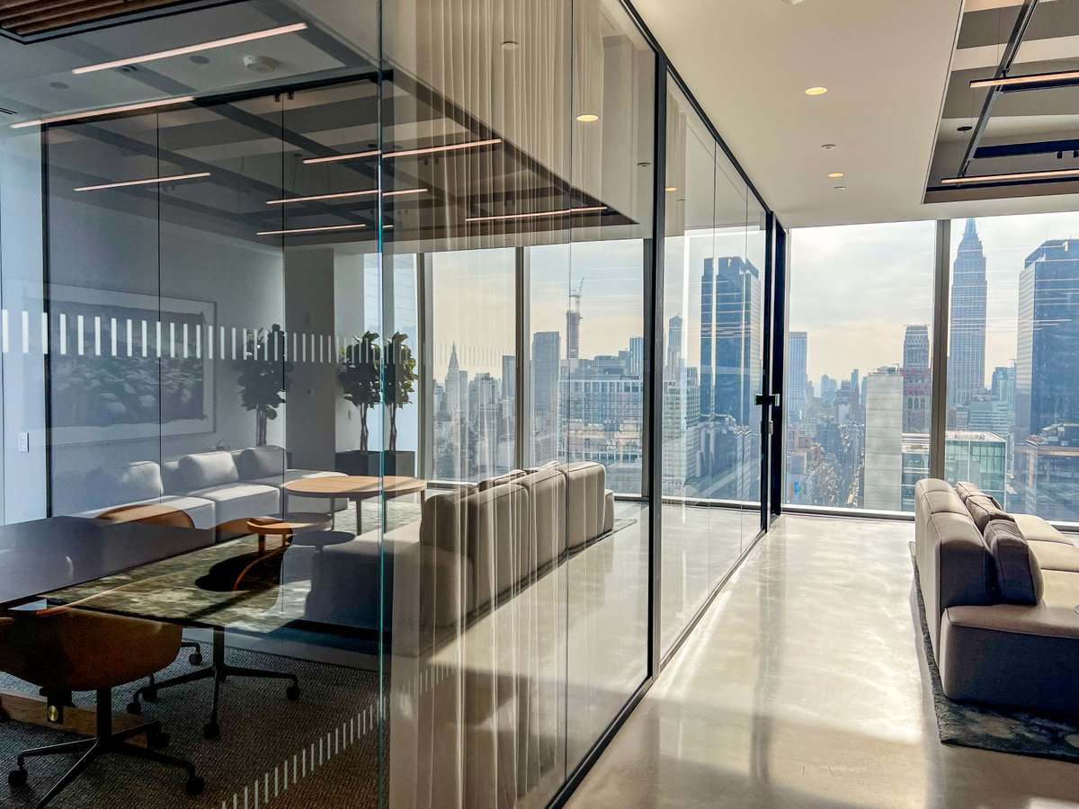 With the successful collaboration of @zona_glass, Fogarty Finger Architecture, and @JRMConstruction, SEB optimized their new space with The ZONA 2 System. Its sleek design balances functionality and aesthetics while maintaining picturesque views of NYC. bit.ly/SEBHudsonYards