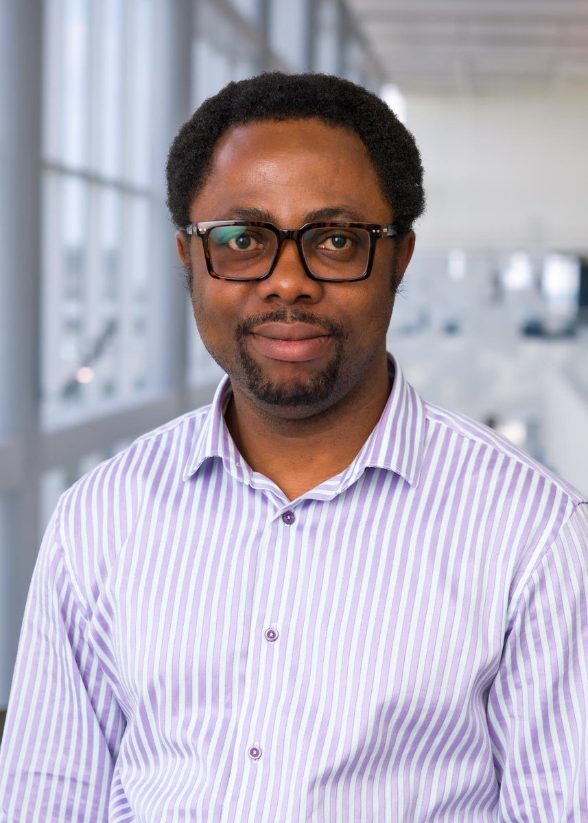 Congratulations to @ChidubeAla_Sci from @Achilefu_Lab on winning the Simmons Ambassador award for his contribution to community service. We are so proud of him!