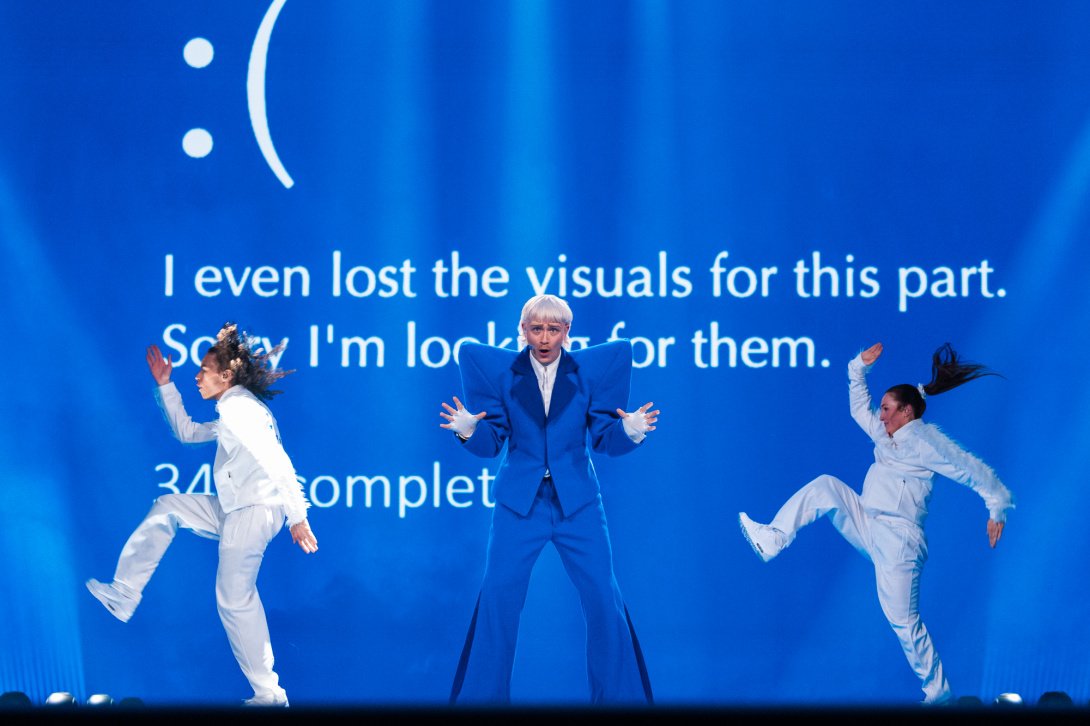 🇳🇱 Netherlands - First Rehearsal 'The LED wall is a manic visual tour of the lyrics, and the whole thing is three minutes of infectious dance energy, with Joost flanked on stage by two female dancers in white tracksuits.' (u/Eurovision) #Eurovision [📸 EBU]