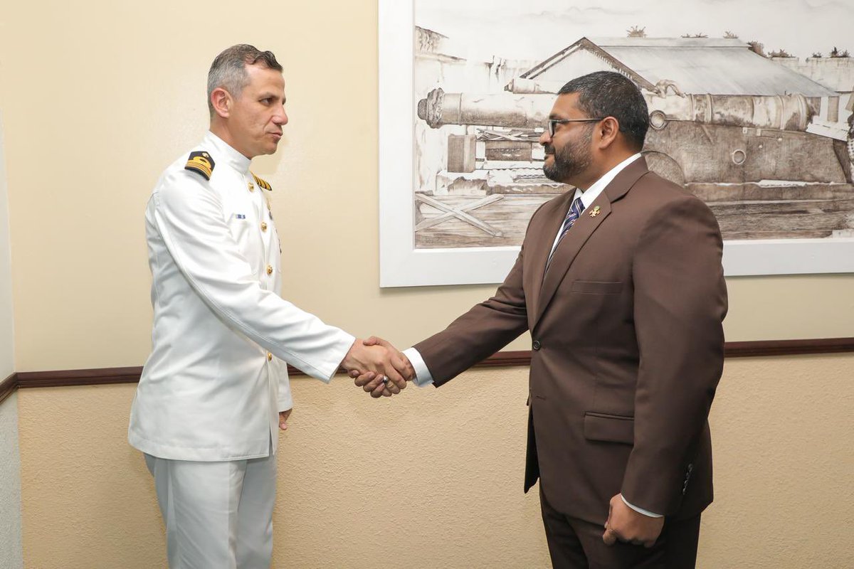 Commander Serkan DOGAN, Commanding Officer of Turkish Navy Ship TCG KINALIADA paid a courtesy call on Hon. Defence Minister @mgmaumoon today. The Minister acknowledged the historically strong bilateral ties between the two nations and the invaluable support extended by Türkiye to…