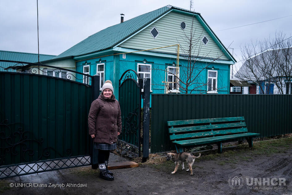Kateryna's home in the Kyiv region🇺🇦 was heavily damaged when the full-scale invasion broke out in Feb 2022. Thanks to funding from the European Union🇪🇺 @eu_echo @echo_Europe, @UNHCRUkraine has repaired the roof & walls, and new windows & doors were fitted.