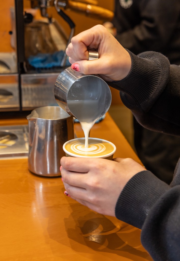 Did you know you can grab a coffee at the @Carhartt store in King's Cross? ☕️⁠ ⁠ Located on King’s Boulevard, the store is complete with a custom-built coffee bar serving coffee from @AssemblyRoast. So you can enjoy a cappuccino as you browse all the latest from Carhartt