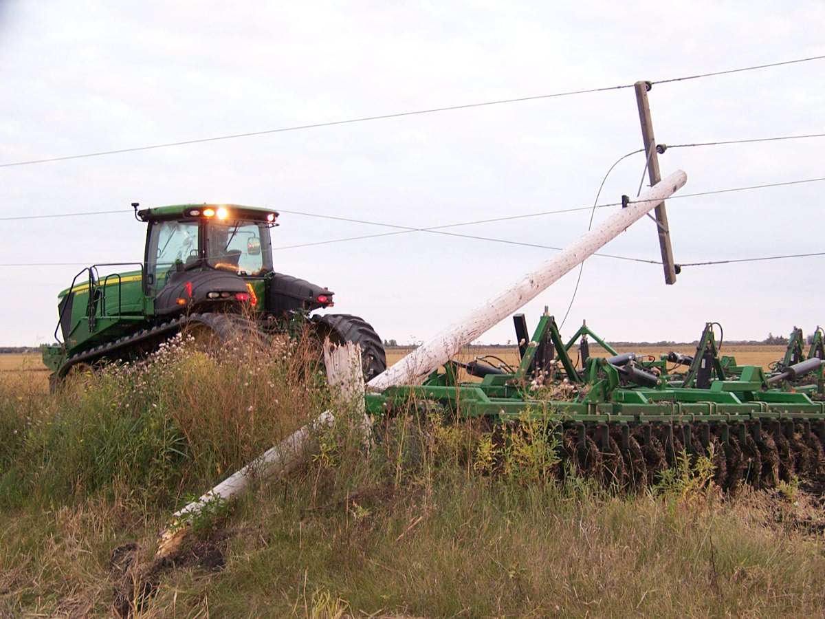Farm equipment, like diskers and air seeders, have the potential to hit low-hanging overhead lines. Before moving equipment to the field, we’ll work with you to find safe travel routes for equipment taller than 4.8m. Just apply for your annual permit: hydro.mb.ca/service/permit…
