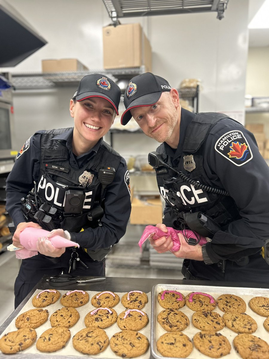 Thank you so much to our friends from @HamiltonPolice for helping us decorate @TimHortons Smile Cookies!! This fundraiser is extremely important to us and helps us feed 1600 kids in Hamilton every weekend. #SmileCookie #hamont