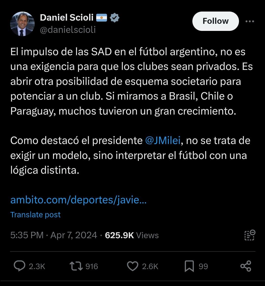 SAD (but true) Hay algo que está sonando Seguro que ya lo oías El fútbol está vibrando Con distinta melodía La licencia poética tomada para modificar ligeramente la letra de Civilización de Los Piojos - si, la misma que La Gloriosa inmortalizó con su “Oh Oh Oh Oh Cuervo te…