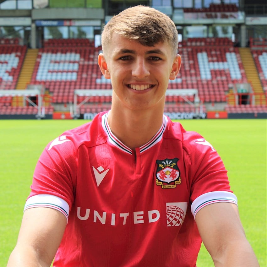 Max Cleworth wins the Hampshire Red Young Player of the Season  #HamshireRedAwards2024 🏆 

#WxmAFC 🔴⚪