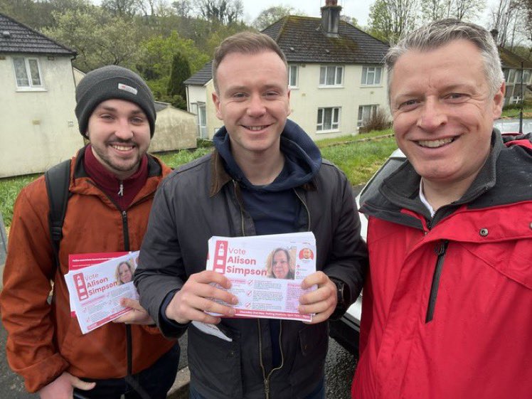 Just @PlymouthLabour out in the rain in Budshead. Two days until voting in local elections!