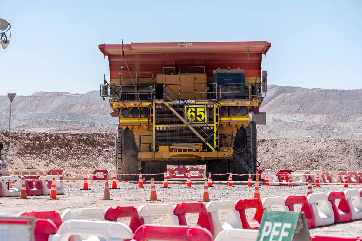 .@bhp #Spence in Chile recently celebrated full #fleetautonomy of the #copper mine ops, having converted its fleet of 33 @KomatsuMining 980E-5 trucks & five @epirocgroup #drillingrigs with zero incidents & reducing exposure to safety risks by up to 90% rb.gy/r5q0d9