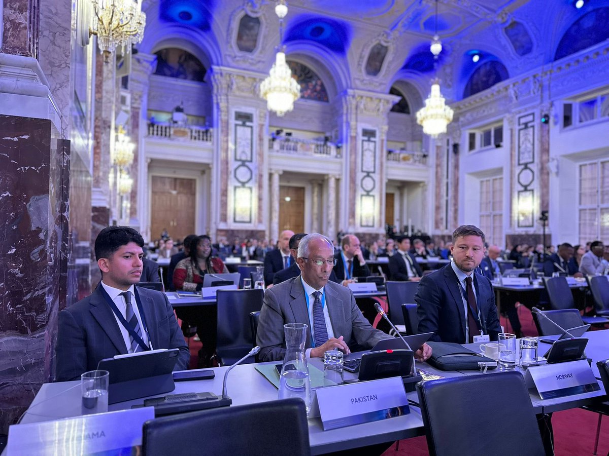 At the #AWS2024Vienna “Humanity at Crossroads”, Amb @KhokherAftab highlighted the humanitarian, ethical and security challenges posed by Autonomous Weapons Systems and reiterated 🇵🇰’s call for a new Protocol in the CCW to ensure compliance with IHL and to retain human control.