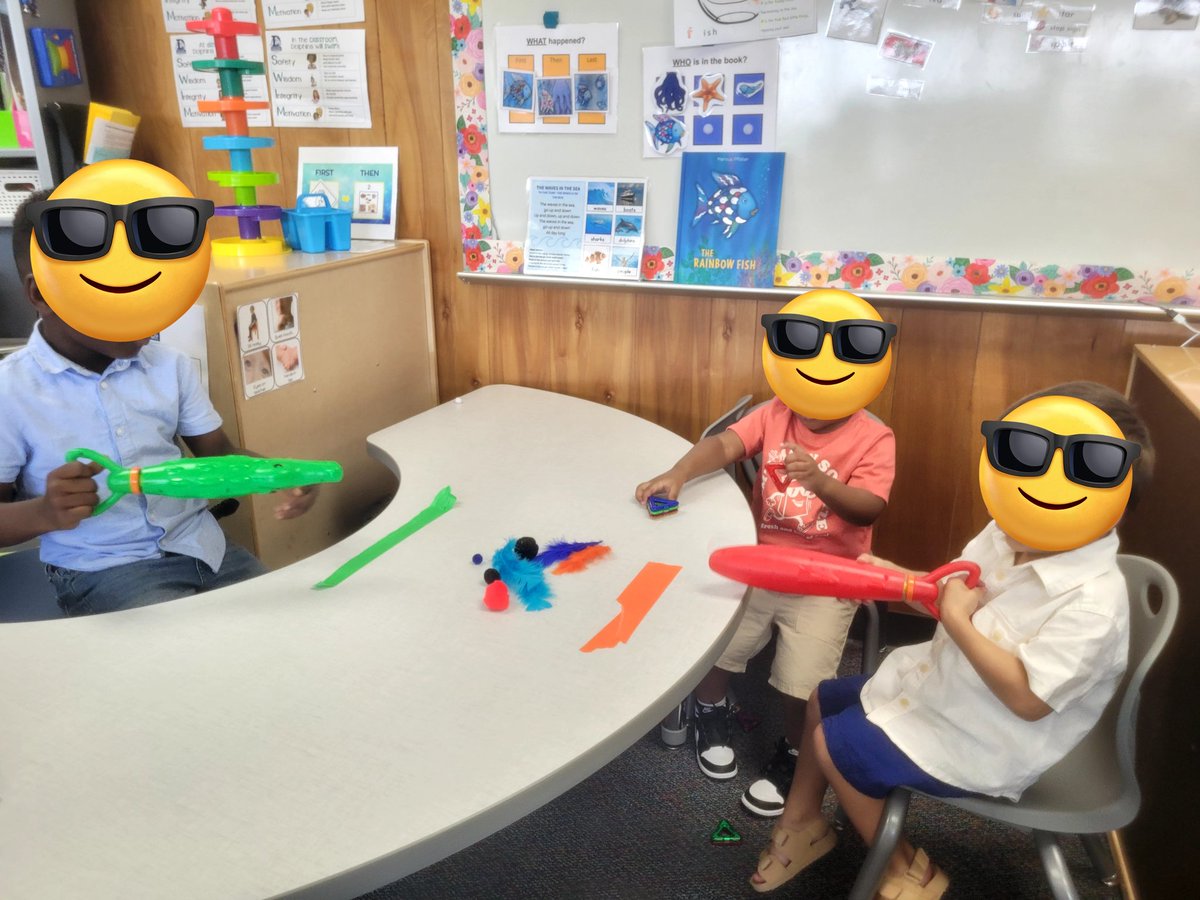 Using some fun sea animal pumps to have a race of who can blow the feathers across the other teams line. Working those motor skills to help strengthen those writing muscles ✍️ 💪
