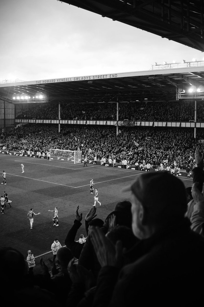 lewisroyden's tweet image. Looking towards the Gwladys Street- the moment Everton secured top flight football for Goodison’s final days.
#FujiX100 #Everton #GoodisonPark
@EvertonHeritage @GoodisonLegacy @mintisculture