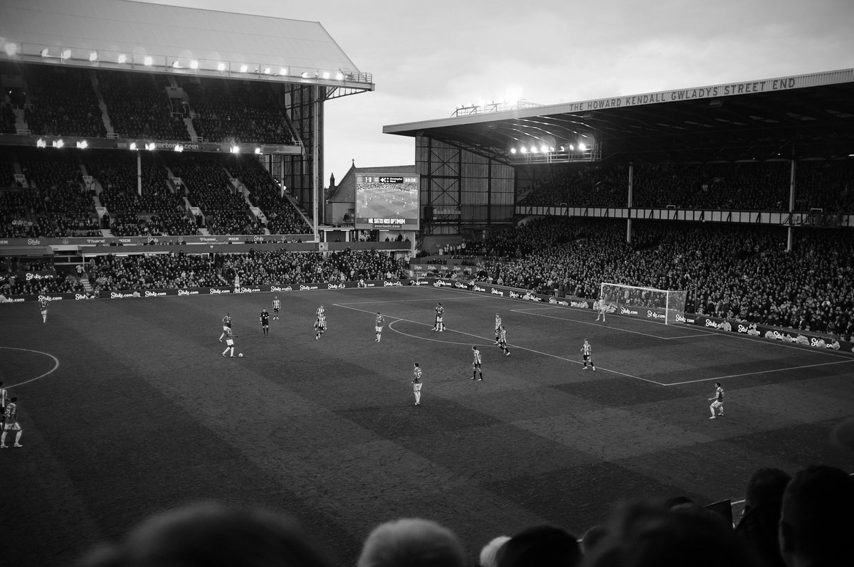 lewisroyden's tweet image. Looking towards the Gwladys Street- the moment Everton secured top flight football for Goodison’s final days.
#FujiX100 #Everton #GoodisonPark
@EvertonHeritage @GoodisonLegacy @mintisculture