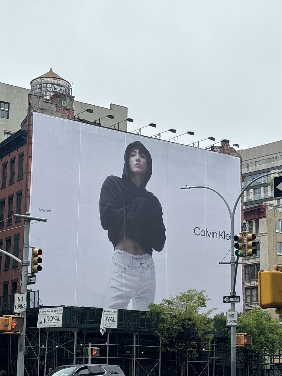 HOLY FCK!NG SH!T @CalvinKlein YOU GUYS KNOW YOUR ASSIGNMENT HUH. KEEP IT UP. 👏

MY FAV PIC OF HIM 🥰
#JUNGKOOK #JungKook_CalvinKlein