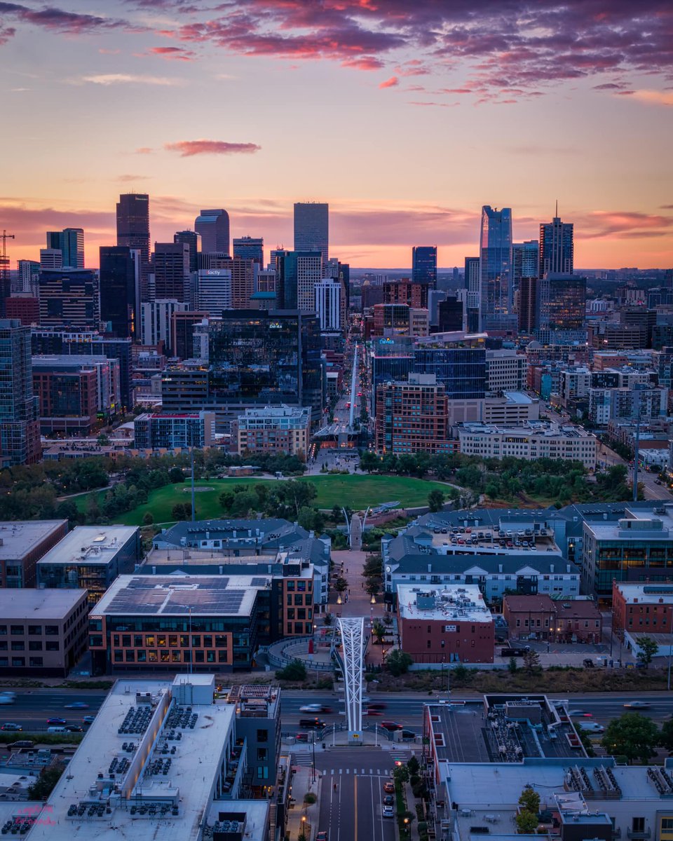 'Sunrise over downtown Denver'

📸: Captain Colorado Photography