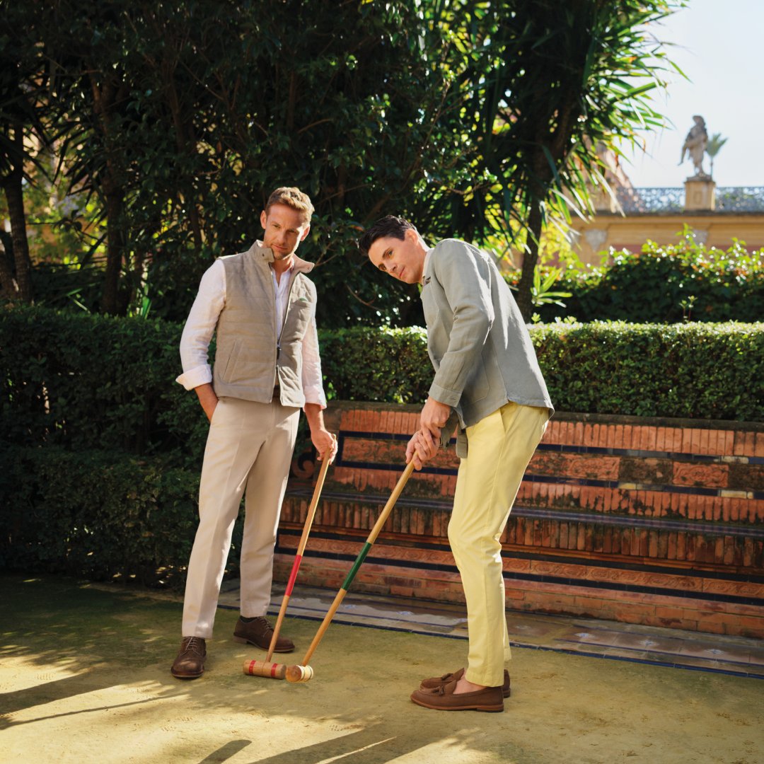 The outdoors are calling. Prepare your outfit for a recreational croquet game or a stroll in town with friends with a light layered casual look. #HackettLondon #HowToHackett #HackettSS24 bit.ly/3UChftN