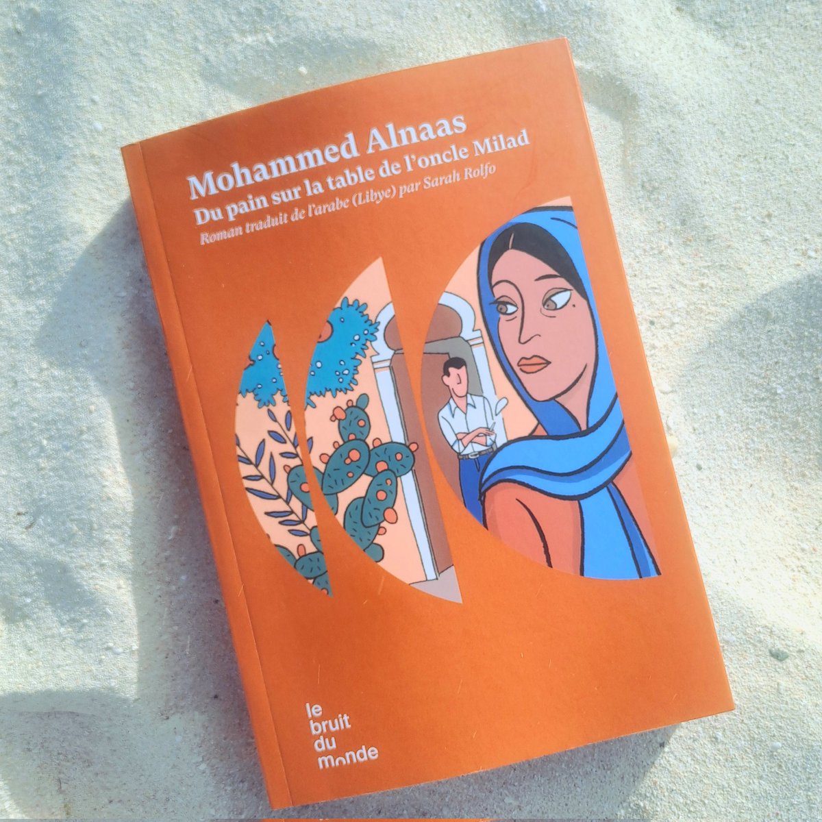 Lauréat du prix international de la fiction arabe en 2022 pour ce livre, Mohammed Alnaas nous offre un portrait détonnant de la Libye contemporaine. Du pain sur la table de l'oncle Milad de Mohammed Alnaas, traduit de l'arabe par @SarahRolfo sera en librairie ce jeudi 2 mai !