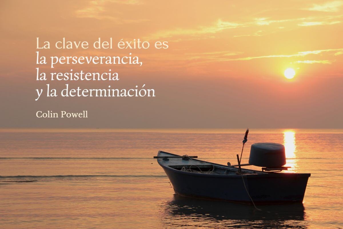 Perseverancia, resistencia y determinación, cualidades que deberían acompañarnos siempre. Jamás te olvides de tus sueños, cree en ellos, porque es posible, quizá no sea fácil pero tendrás la oportunidad de conseguirlos. 
#adelantesiempre