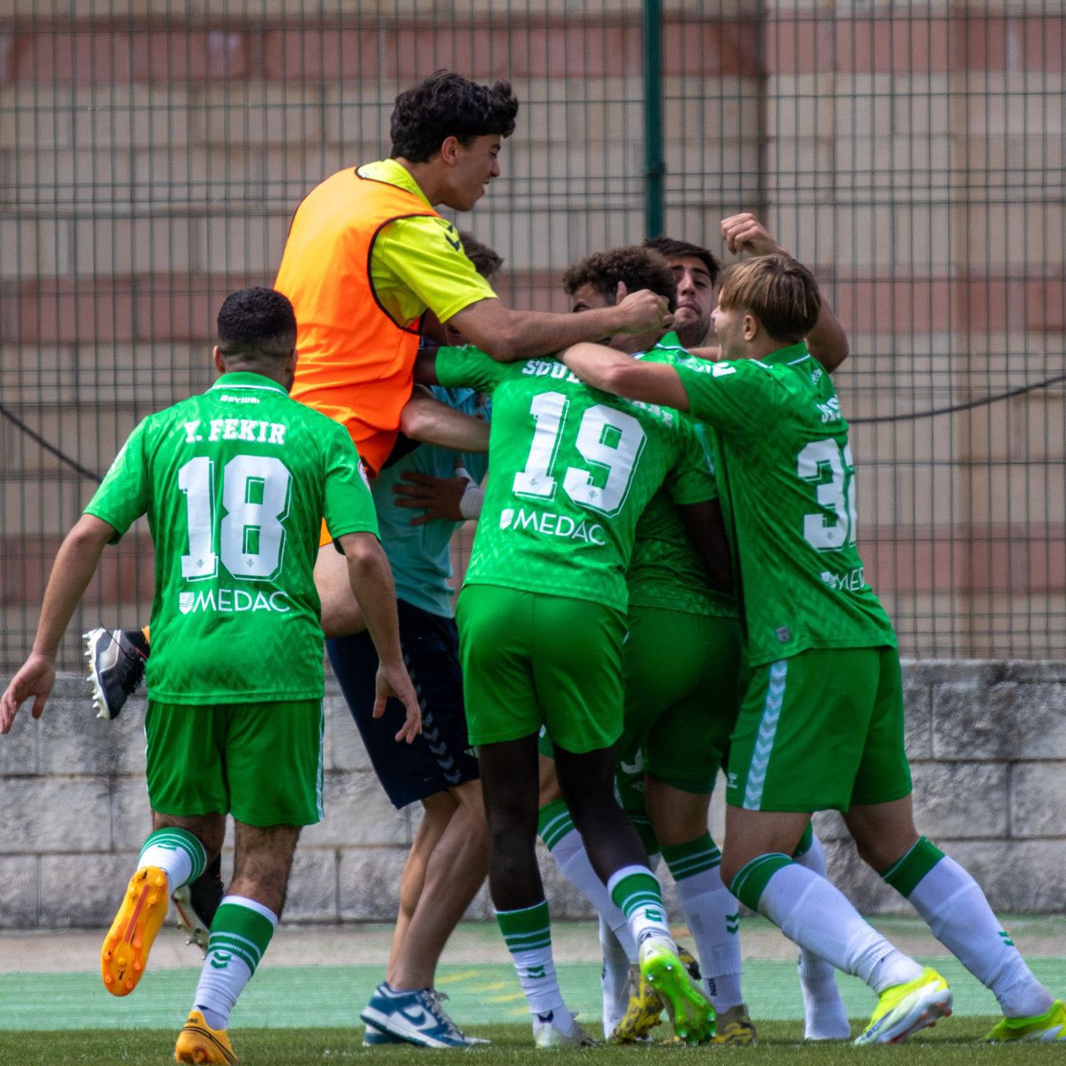 ¡Hoy es martes de #PlanB!⚽️

Veremos lo más destacado de la clasificación al playoffs del #BetisDeportivo.💚

Además nos centraremos en el juvenil que disputará la Copa de Campeones tras su último triunfo.⚔️

¡No te lo pierdas a las 19:00h en #RealBetisTv!