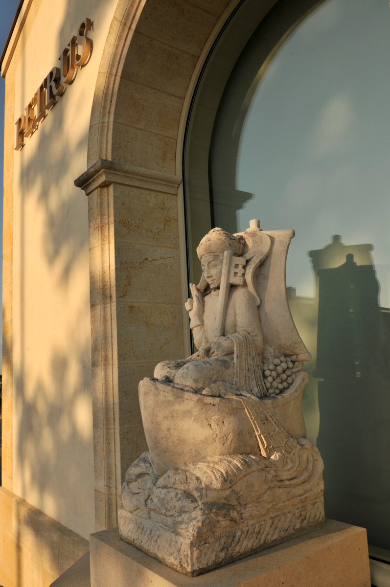 Bordeaux 2023
As every year, the pre-sale of Bordeaux wines traditionally starts around May. Over the past few days, the first bottles have already been available and it promises to be a special Primeur campaign.
#bordeauxprimeur #finewine