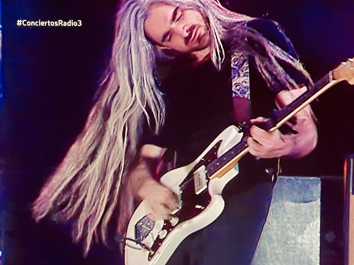 Insisto <a href="/alcalanorton/">Alcalá Norte 🫵🏻</a> a ese tío lo vi yo primero! No me toquéis ni me robéis al guitarra que os reviento. #carloseliascaballero