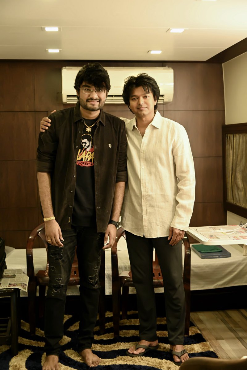 Thalapathy Vijay with Kamala Theatre Owner 📸