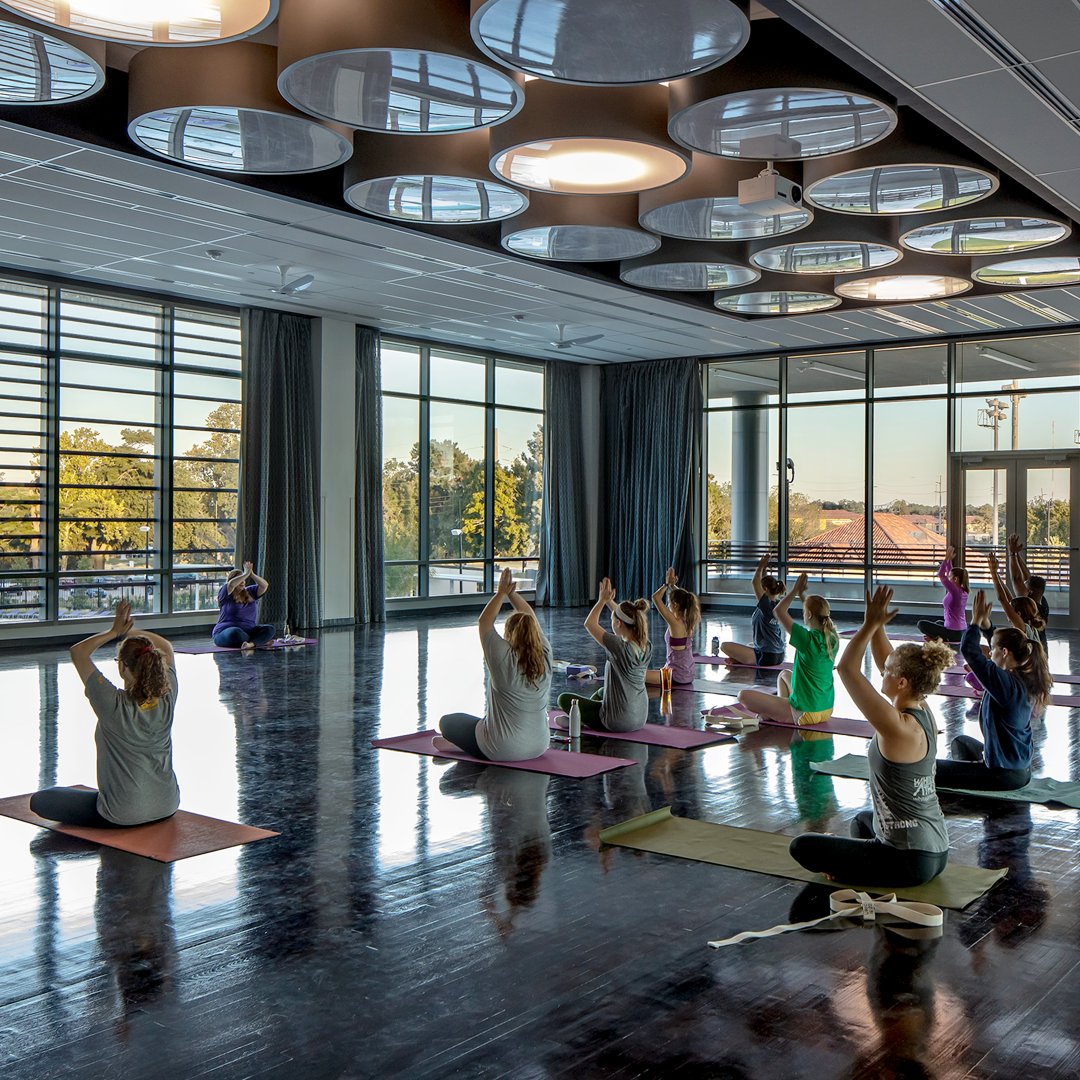 It may be dead week -- but make sure to keep yourself energized and recharged! 🧘 🔋 
Take your study breaks at UREC to de-stress for finals! 📝