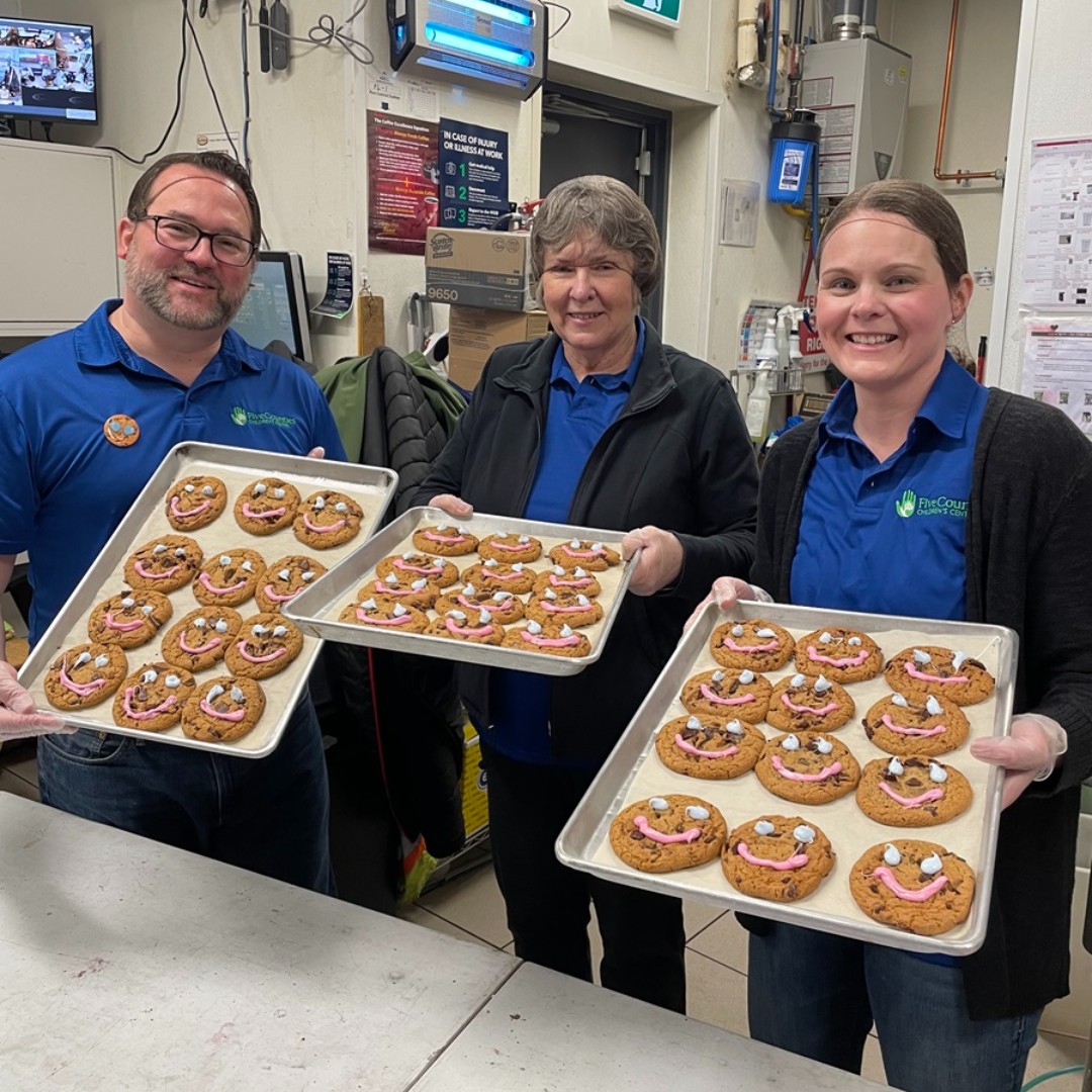 5CountiesKids's tweet image. #SmileCookie campaign happens this week @timhortons #Colborne + #Cobourg in support of our kids! All proceeds from every smile 🍪cookie sold supports kids' treatment services #northumberland. TY volunteers like Jennifer + Sandra for joining our CEO Scott + serving up a smile!